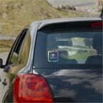 Sticker para Vidrios adherido en un vidrio trasero de auto