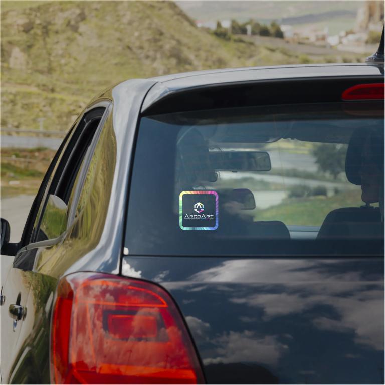 Sticker para Vidrios adherido en un vidrio trasero de auto